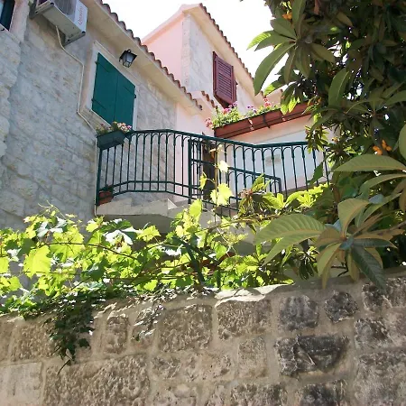 And By The Sea - 16844 3* Τρογκίρ