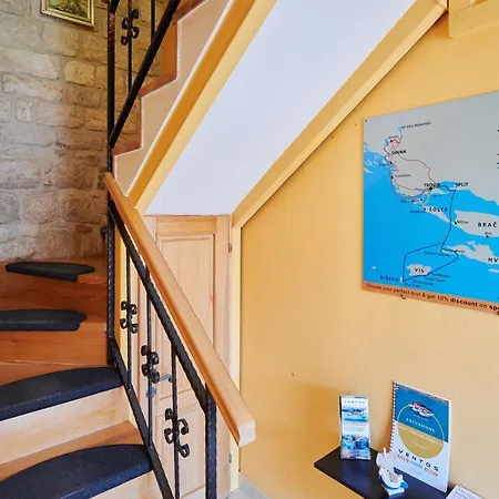 Casa de hóspedes And By The Sea - 16844 Trogir