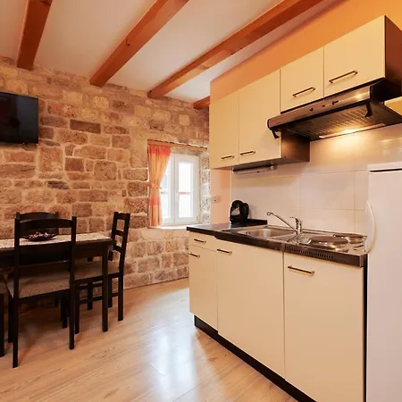 And By The Sea - 16844 Casa de hóspedes