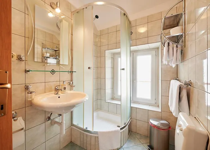 Πανσιόν And By The Sea - 16844