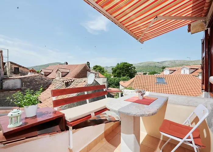 And By The Sea - 16844 Πανσιόν