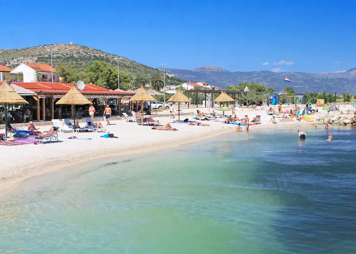 And By The Sea - 16844 3* Τρογκίρ