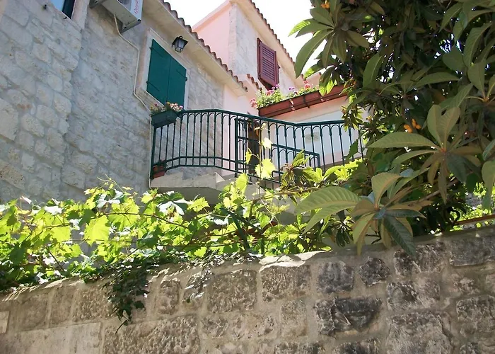 And By The Sea - 16844 3* Trogir