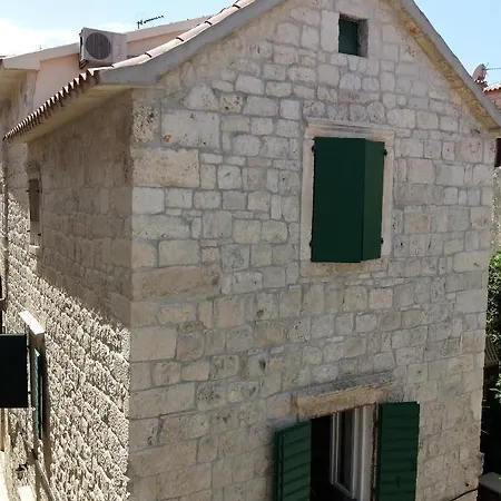 Gostinjska kuća And By The Sea - 16844 Trogir